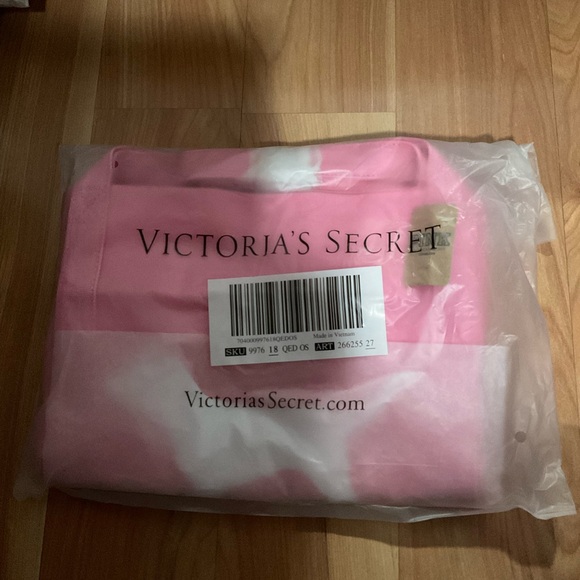 PINK VS TOTE NWT - Picture 2 of 6